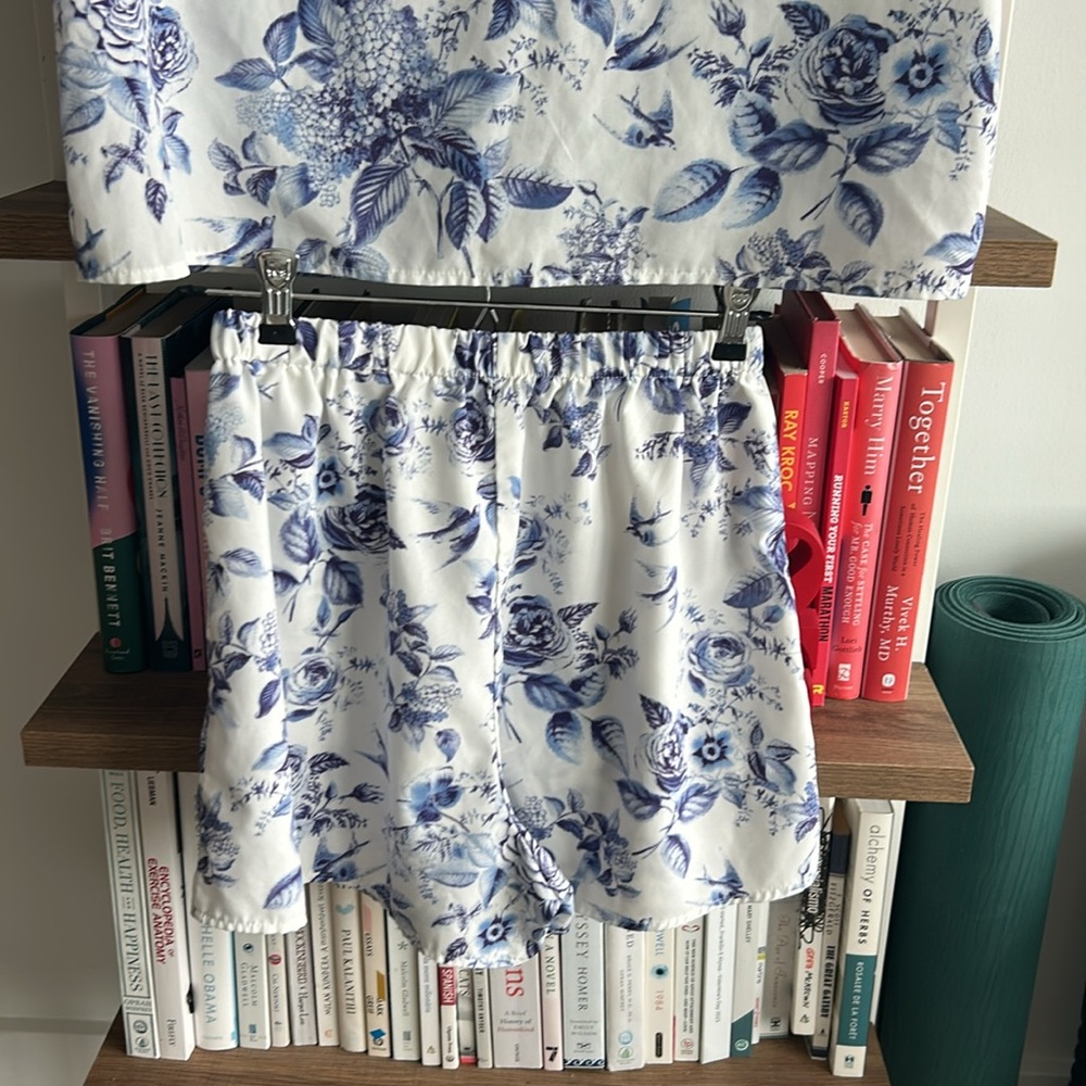 Floral Blue and White Women's Sleepwear Set - Picture 7 of 7